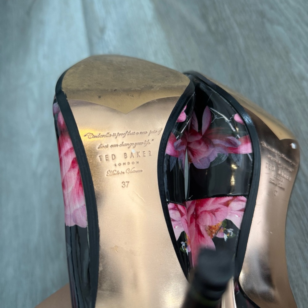 Ted Baker Black Patent Leather Floral Heels Pumps - Picture 10 of 11
